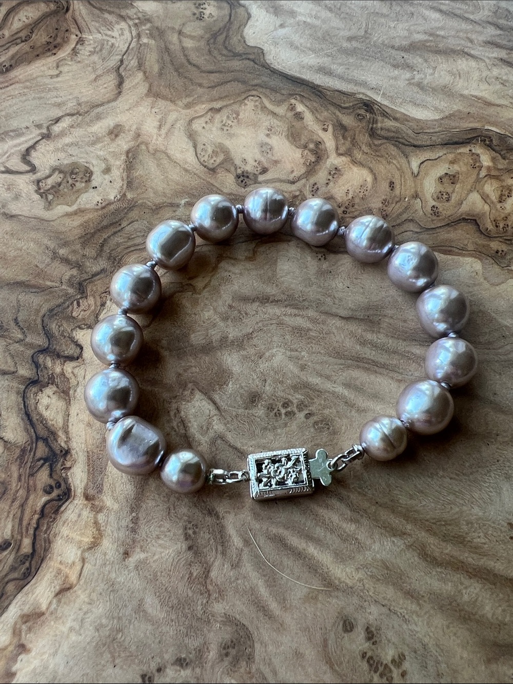 Cultured Pearl Bracelet in Pink with Decorative Silver Clasp